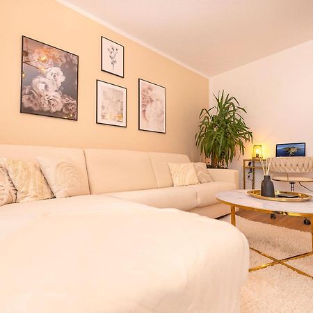 Luxx Home Bc, Zentral - Fuer 4 Personen - Balkon - Parken - Voll Ausgestattete Kueche Biberach an der Riß Exterior foto