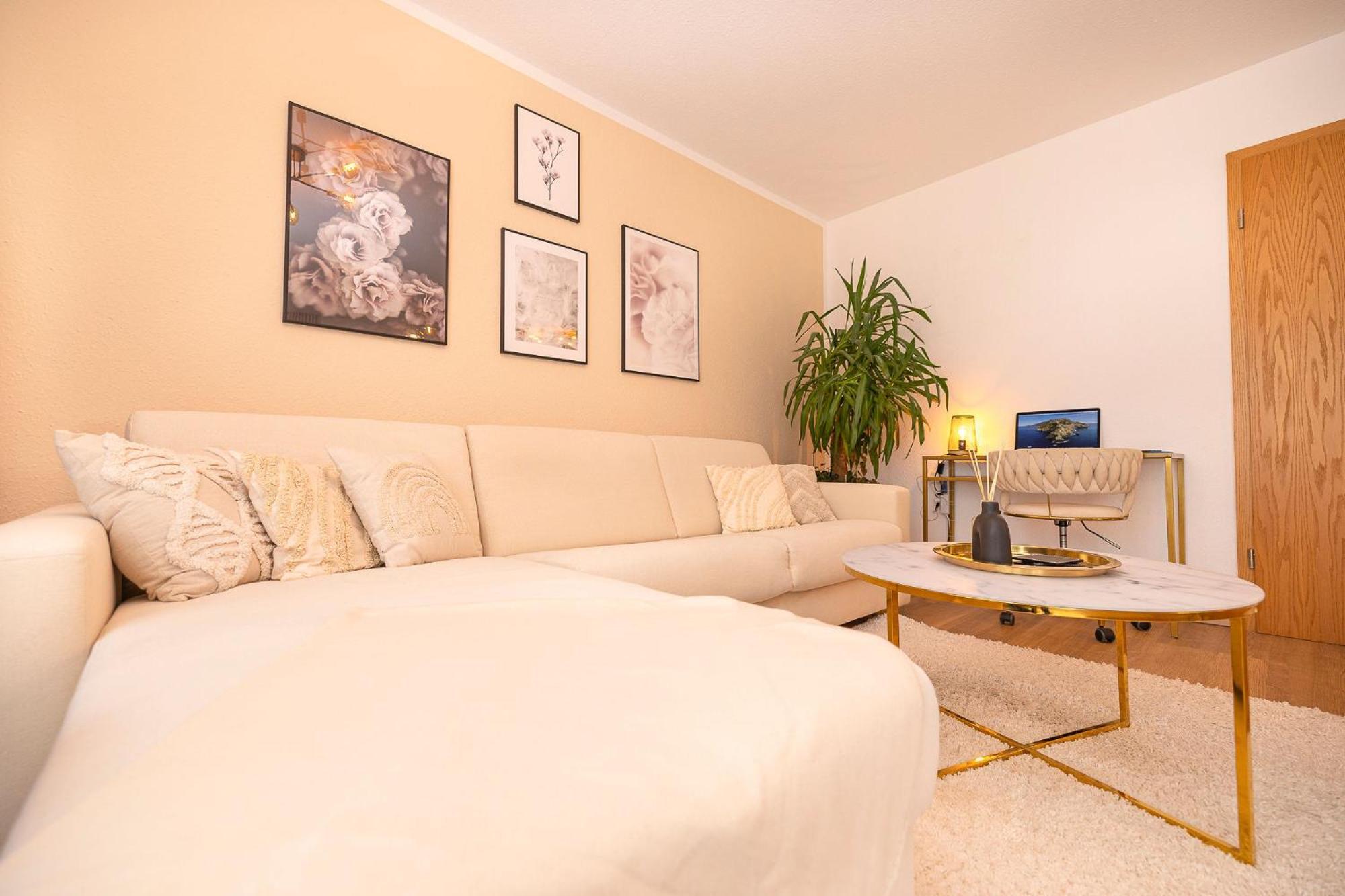 Luxx Home Bc, Zentral - Fuer 4 Personen - Balkon - Parken - Voll Ausgestattete Kueche Biberach an der Riß Exterior foto