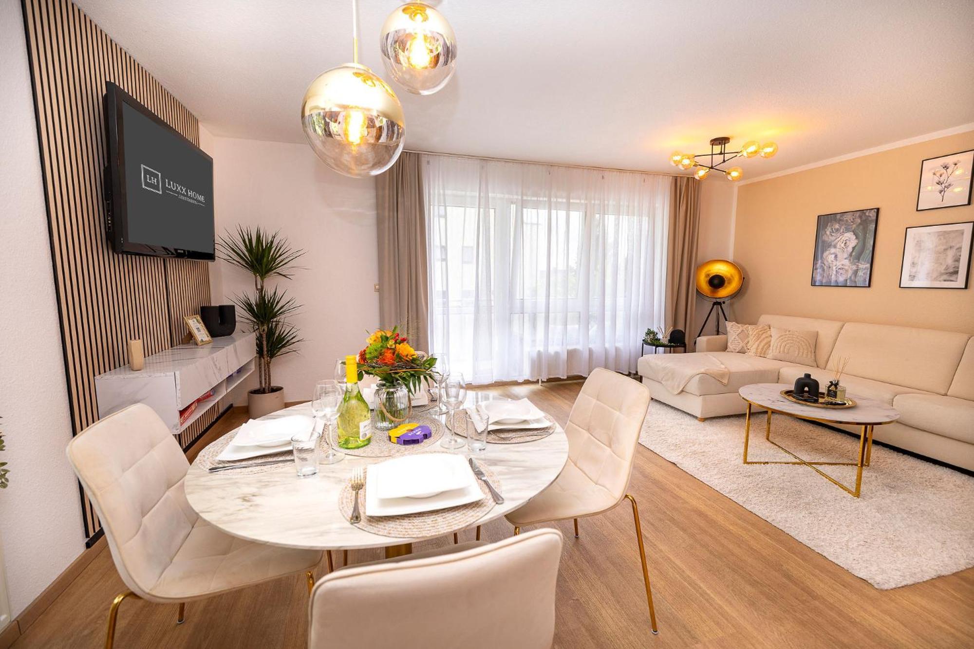 Luxx Home Bc, Zentral - Fuer 4 Personen - Balkon - Parken - Voll Ausgestattete Kueche Biberach an der Riß Exterior foto