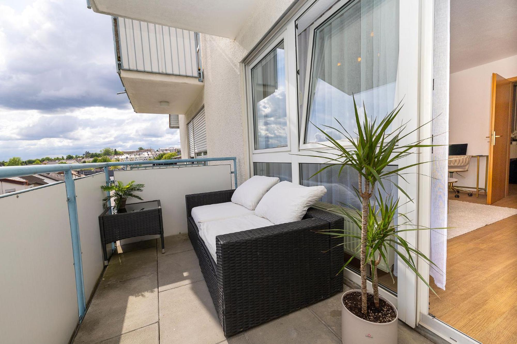 Luxx Home Bc, Zentral - Fuer 4 Personen - Balkon - Parken - Voll Ausgestattete Kueche Biberach an der Riß Exterior foto