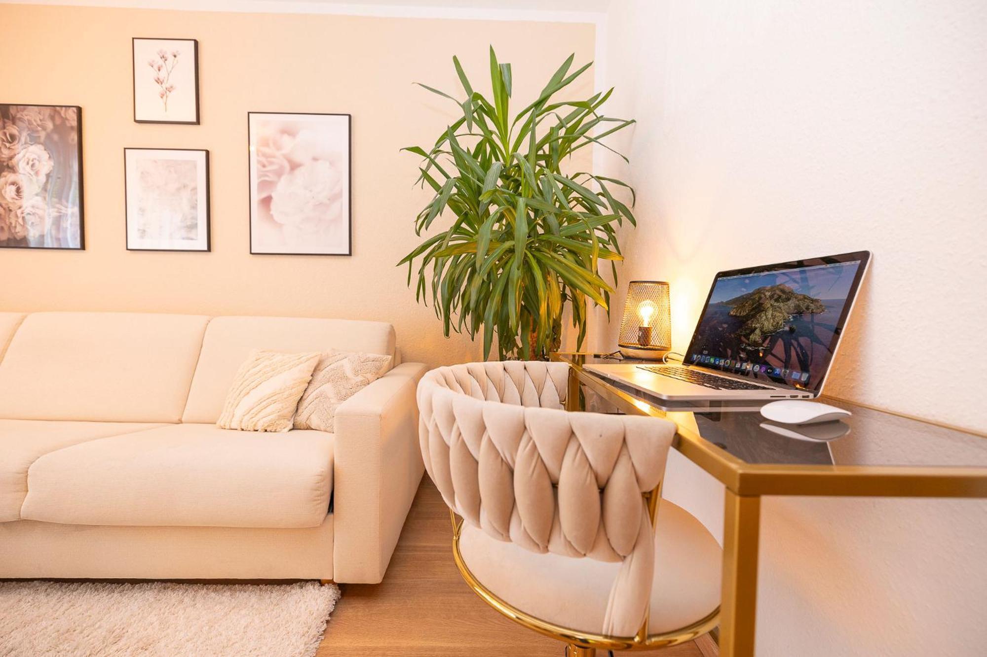 Luxx Home Bc, Zentral - Fuer 4 Personen - Balkon - Parken - Voll Ausgestattete Kueche Biberach an der Riß Exterior foto
