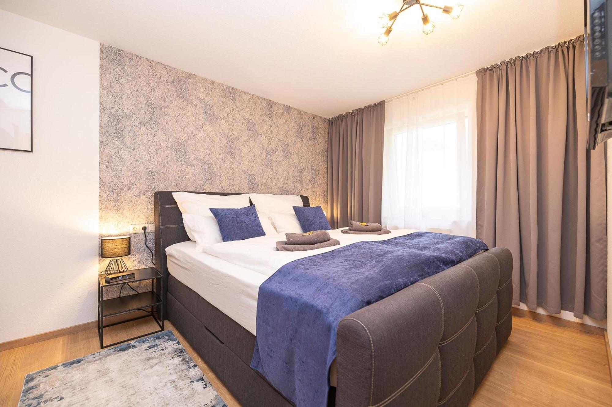 Luxx Home Bc, Zentral - Fuer 4 Personen - Balkon - Parken - Voll Ausgestattete Kueche Biberach an der Riß Exterior foto