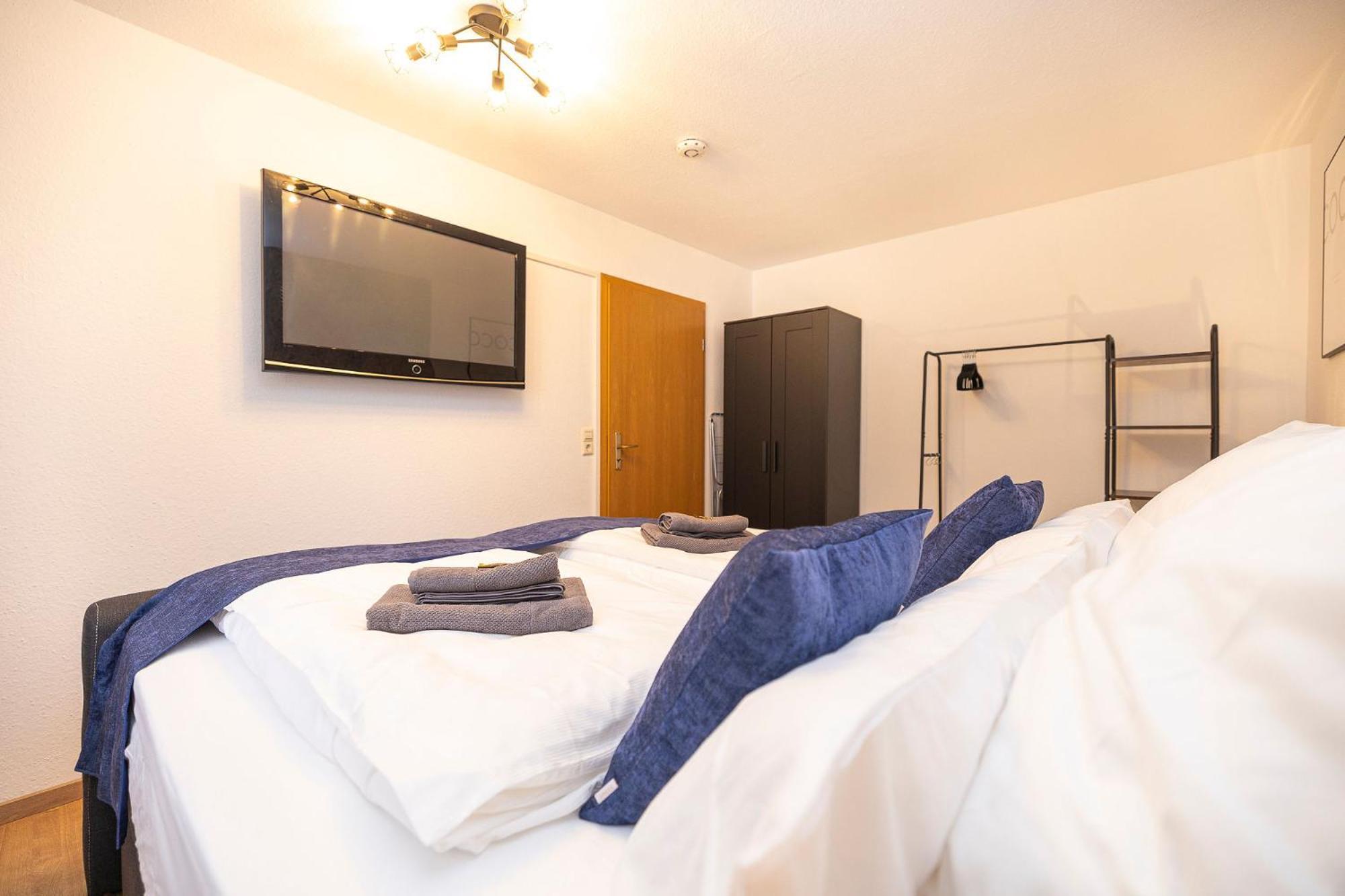 Luxx Home Bc, Zentral - Fuer 4 Personen - Balkon - Parken - Voll Ausgestattete Kueche Biberach an der Riß Exterior foto